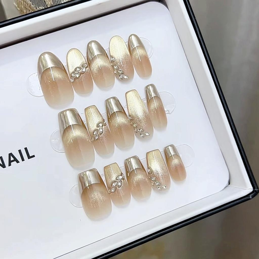 Pure Handmade Phototherapy Nail Art Tea and Beauty Dressed In A Beautiful Nail Product Cat Eye Nail Art Patch Showing Whiteness