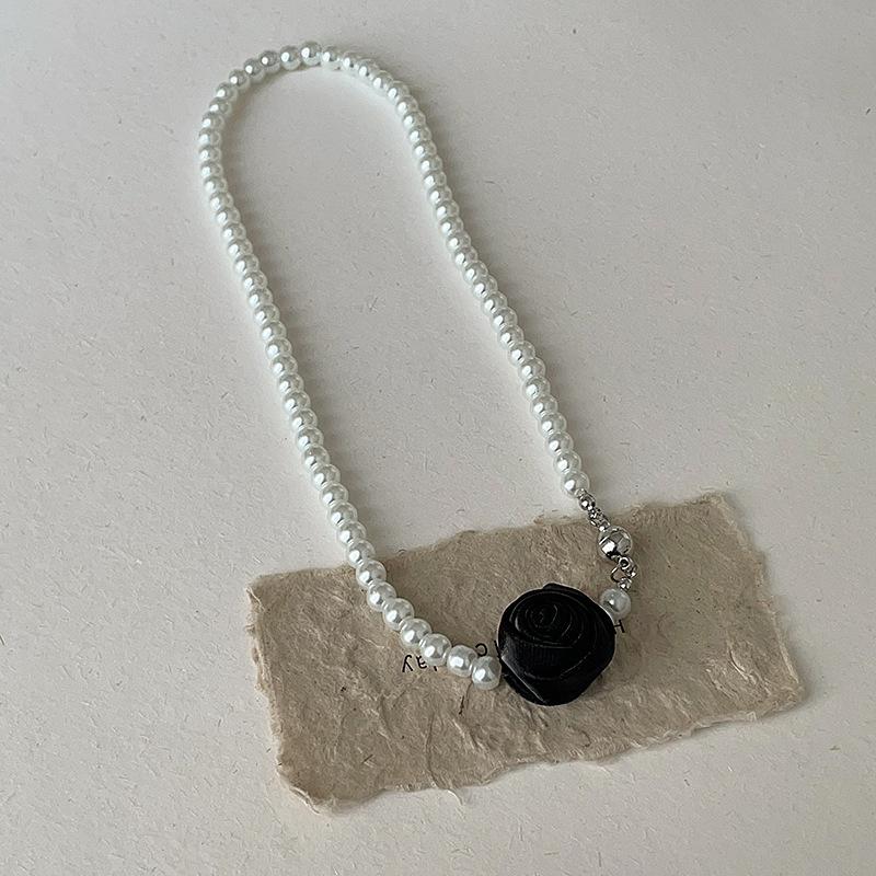 Three-Dimensional Flower Magnet Pearl Necklace Female Niche Design French Retro Versatile Temperament Fashion Neck Chain Collarbone Chain