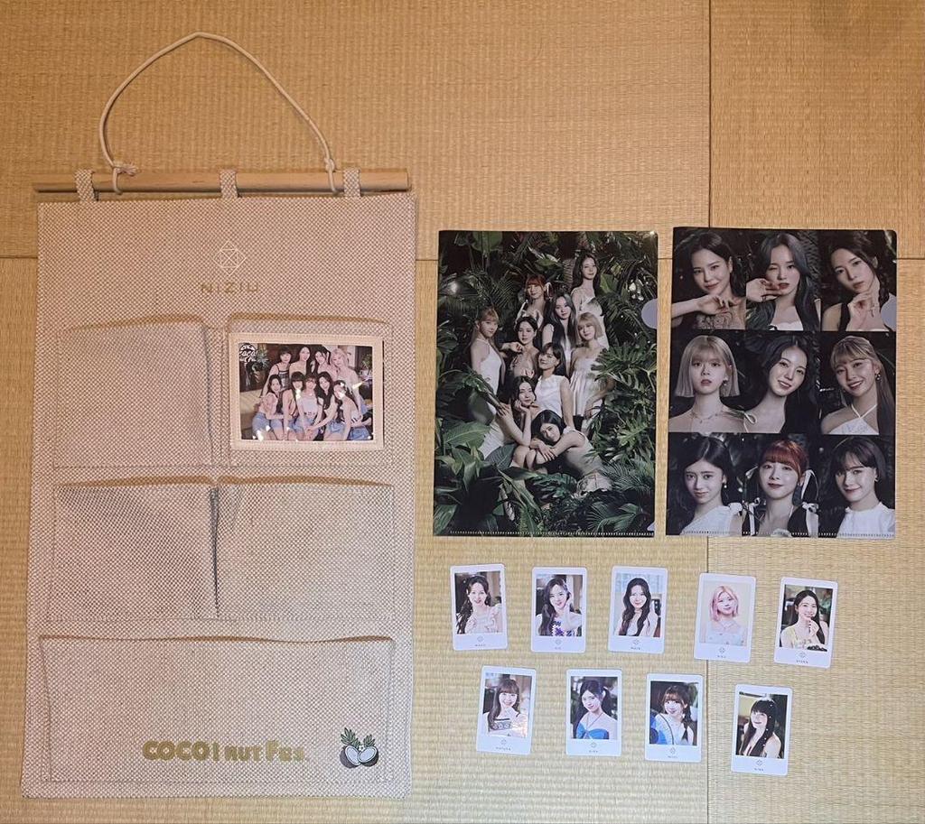 [USED] NiziU trading cards and more