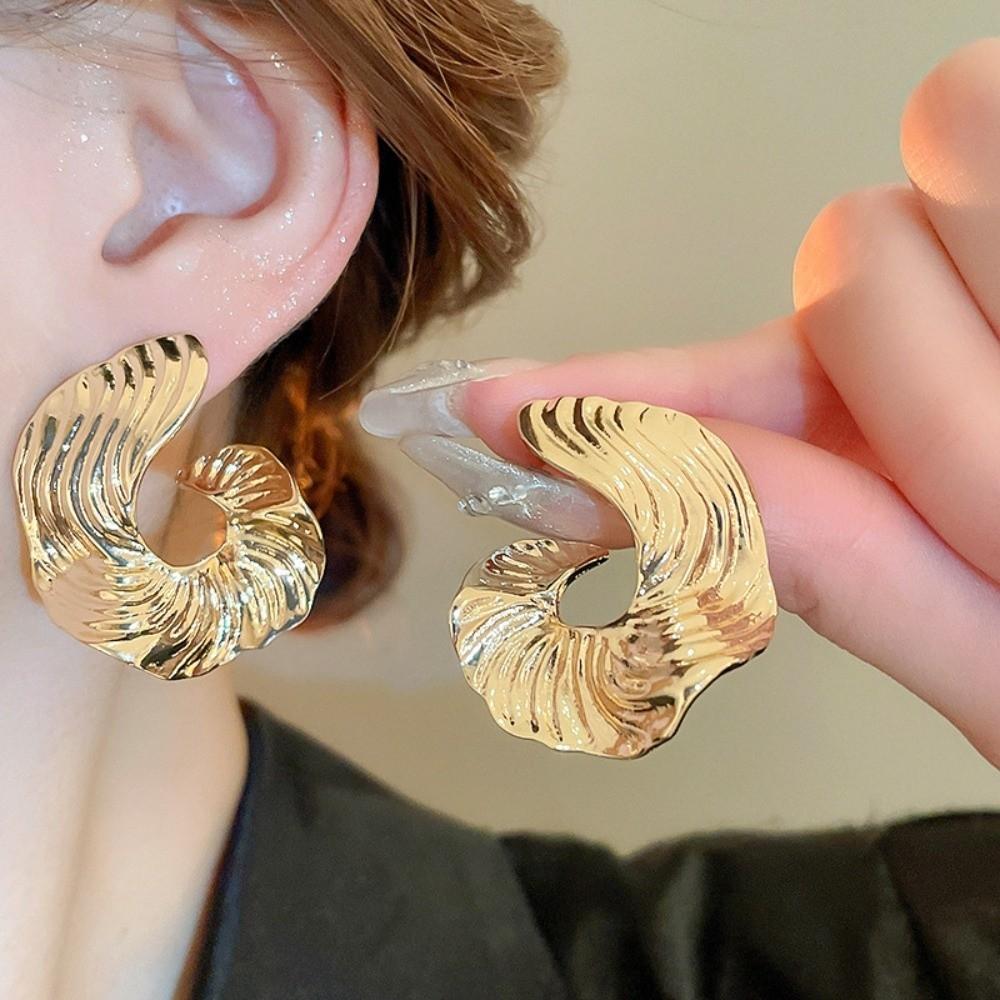 Exaggerated Large Metal Ear Studs Ear Jewelry Zinc Zinc Alloy Stud Earrings Ladies