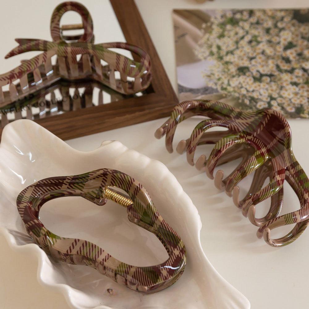 Plaid Shark Hair Clip: High-End Updo Accessory In Brown, Red, and Green - Perfect for Christmas Style
