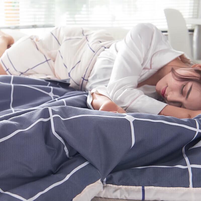 Nanjiren Machine Washable Summer Fiber Quilt