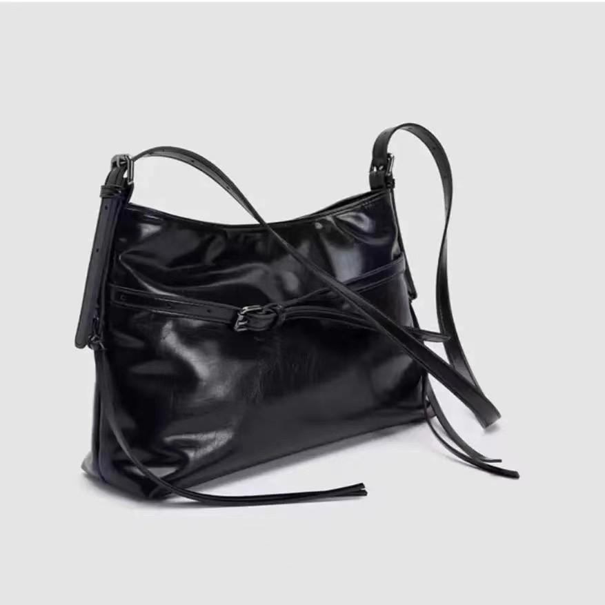 Simple and high-end large-capacity tote bag, new fashion punk style Spice Girl armpit bag, shoulder messenger bag.