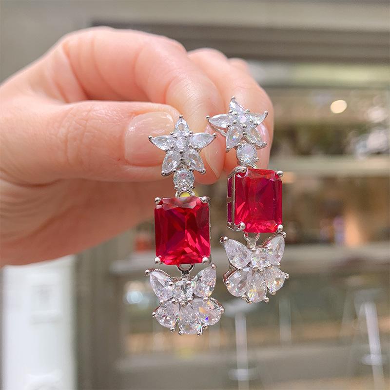 Corindón Rojo Imitación Sangre de Paloma, Estrellas Paraíba, Joyería Chapada en 'S.