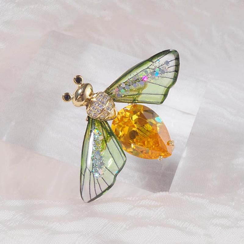 Versatile Cartoon Bee Brooches For Women Girls Exquisite Cute Pins Temperament Shiny Corsage Clothing Accessories Gifts