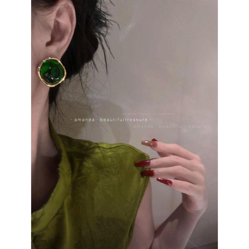 Hong Kong Style Green Stone Large Stud Earrings for Women High Profile Fashion Earrings Fashion Square Retro Classy Niche Style Graceful Earrings Earrings (925 Silver Needle)