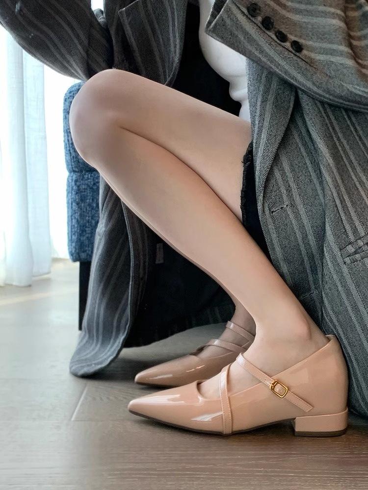 

2025 new French small man with pointed head inner height increase thick heel single shoes women s shallow mouth one-word buckle Mary Jane women s sh 40