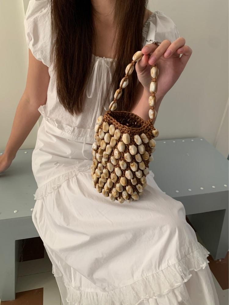 Summer 2026 Shell Decoration Woven Bucket Bag Women's Handmade Beaded Braided Bag Leisure Vacation Round Barrel Shape Handbag