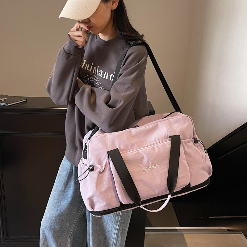 Große Kapazität Reise-Duffelbag mit Reißverschlusstasche vorne Mehrere Fächer Lässige Weekender-Tasche