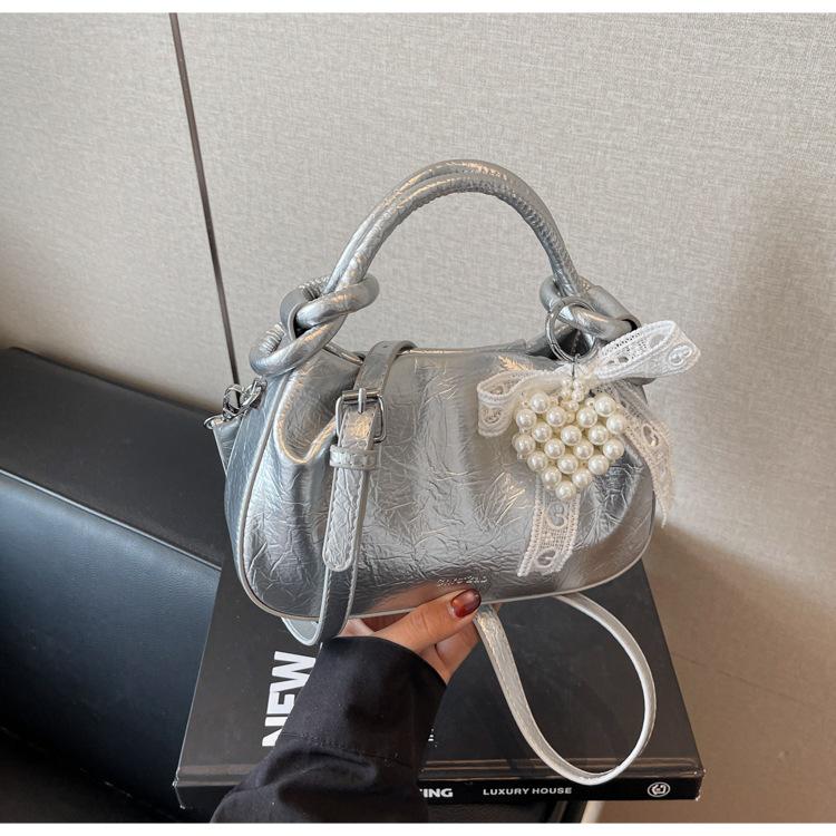 

Нишевая дизайнерская сумка женская новая летняя универсальная сумка-мессенджер на цепочке, портативная плиссированная сумка серебряный