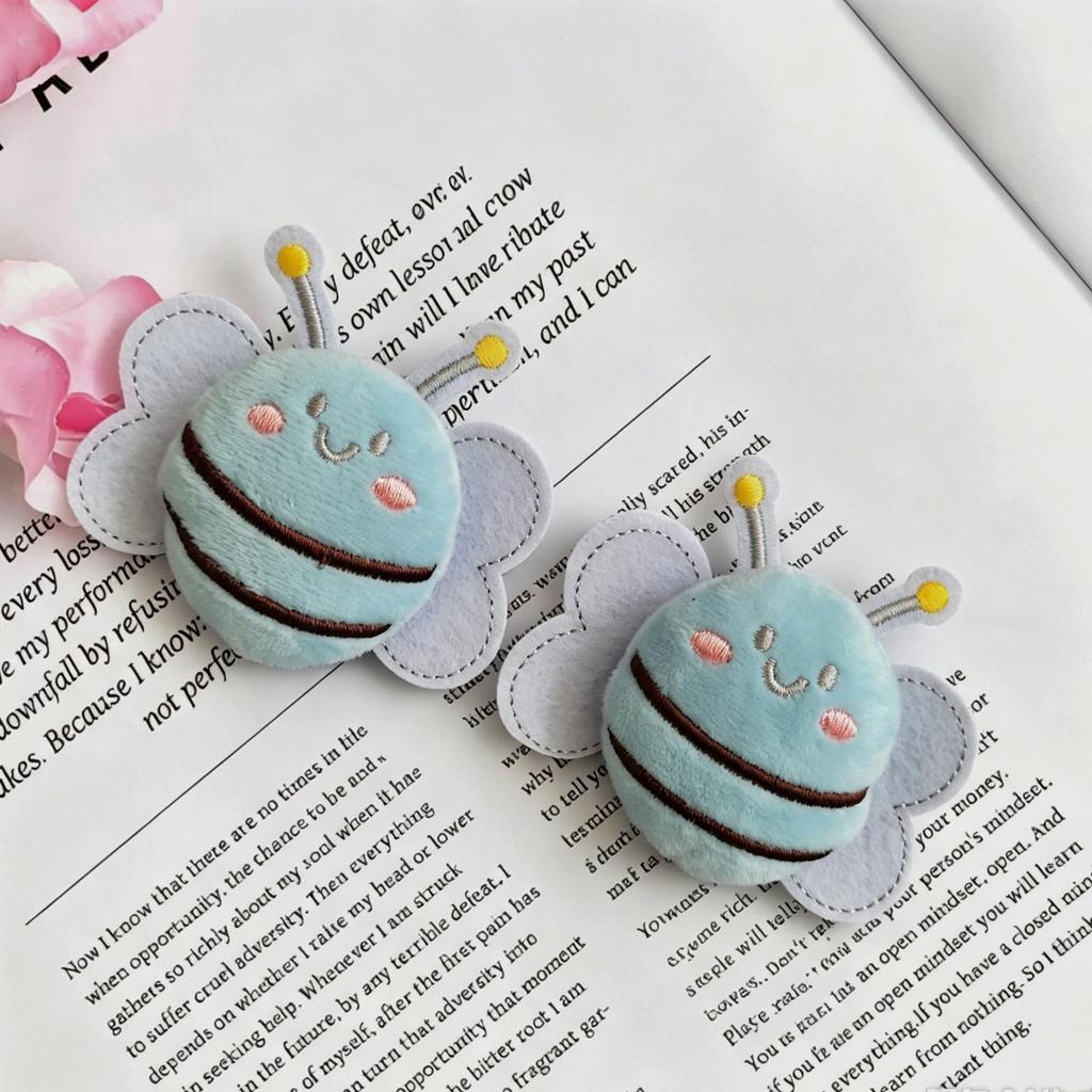 Colorful Cartoon Bee Plush Brooch Pendant for Clothes, Shoes, Hair, and Bags.
