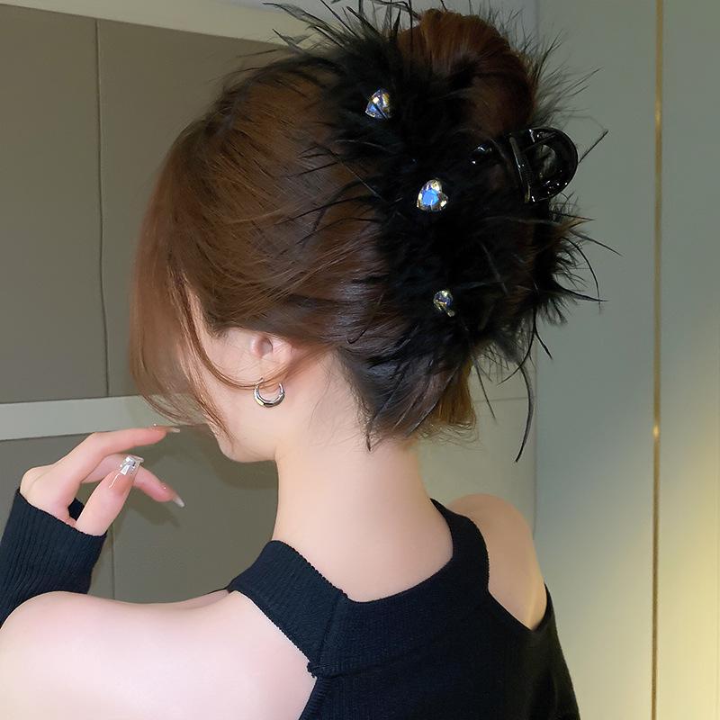 

Осенне-зимняя заколка для волос с перьями и стразами - Пушистый, модный аксессуар-зажим-акула