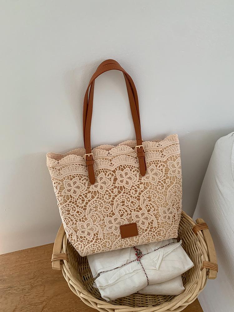 

Женская сумка-тоут Miss Lace 2025 Новая Большая Вместимость Французская Ручная Сумка на Плечо Мода Мори Ретро хаки