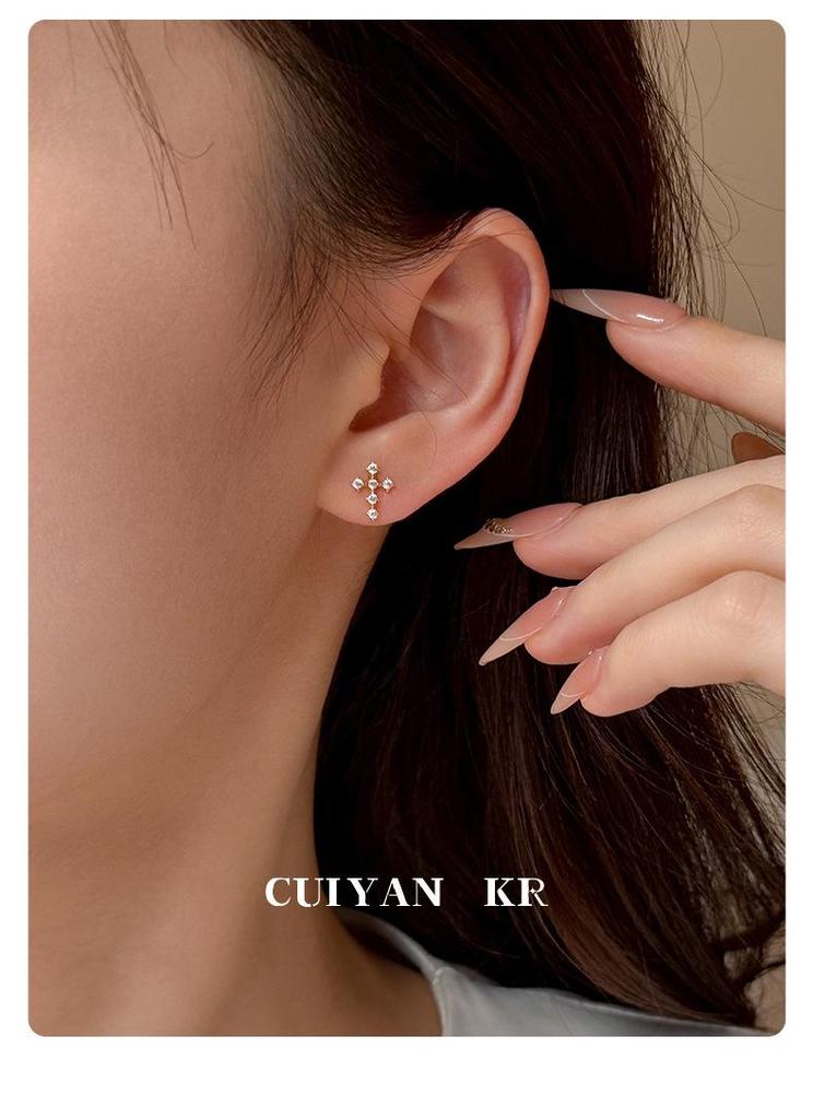 Cui Yan S925 Sterling Silver Cross Stud Earrings with Rhinestones, Light Luxury Japanese-Korean Design, Versatile for Women.