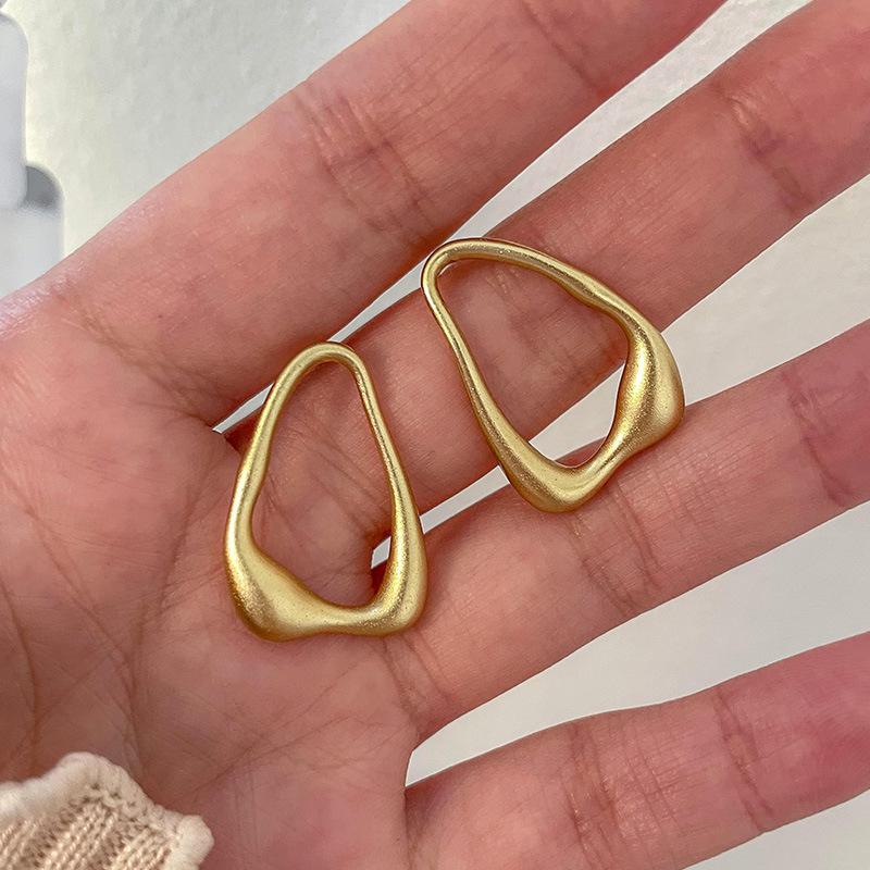 

Тенденция 2024 года: Серебряные игольчатые минималистичные серьги-капли из матовой лавы с треугольным узором copper gold-plated 925 silver needle золотой