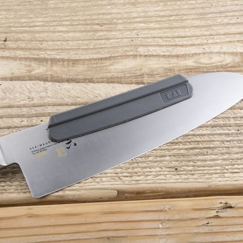 Kai Corporation KAI Knife Sharpening Guide, Made of Resin, Fixed Angle, Optimal Angle, Easy, Even Beginners Can Do It, Made in Japan AP0327