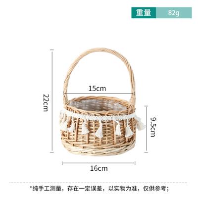 Handkorb aus geflochtenem Rattan Handkorb aus geflochtenem Rattan