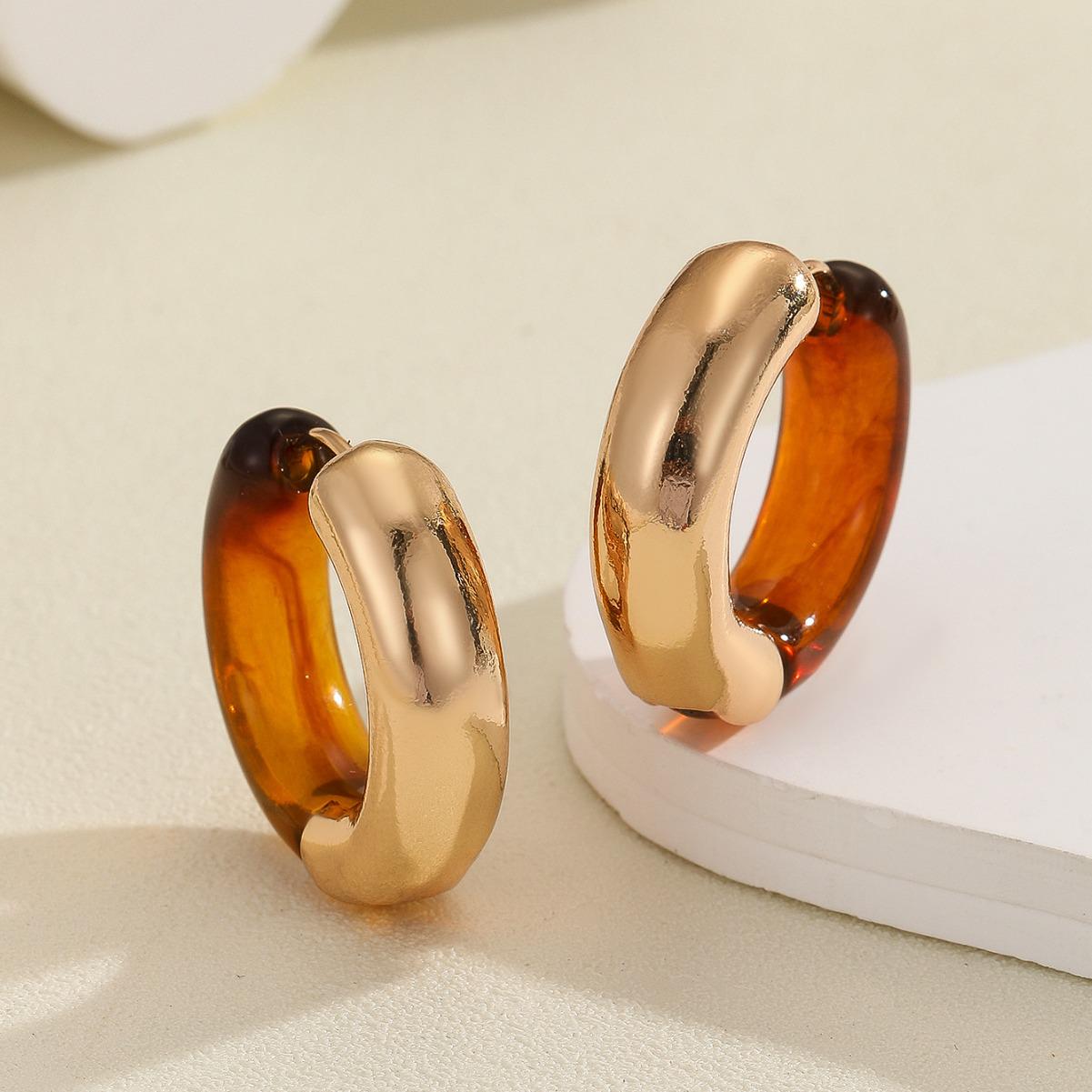 

Ретро Многоцветные Акриловые Сплетенные Серьги-Каффы в виде Колец коричневый