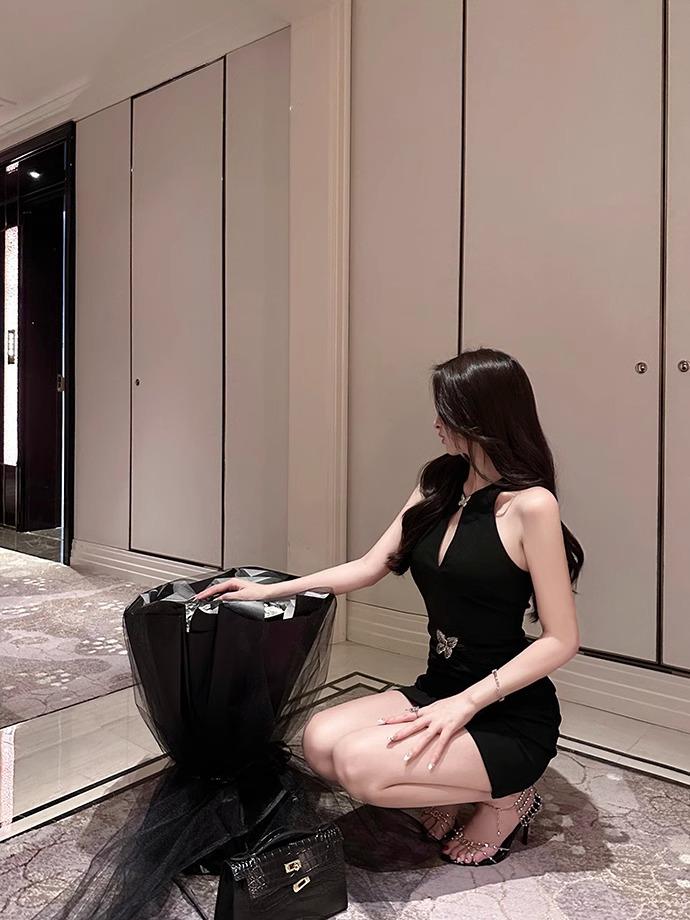 Elegant Black Backless Halter Qipao Dress - Sexy Spring Bodycon