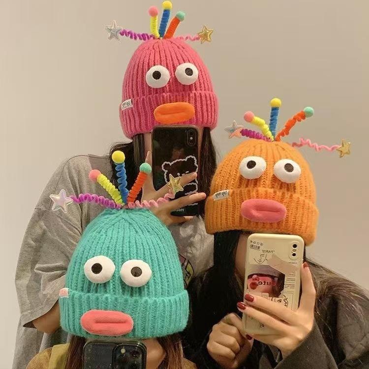 Cute and Quirky Knitted Wool Hat for Women, Autumn and Winter, Face-Slimming Cartoon Design, Warm Ear Protection Hat, New Style for Couples