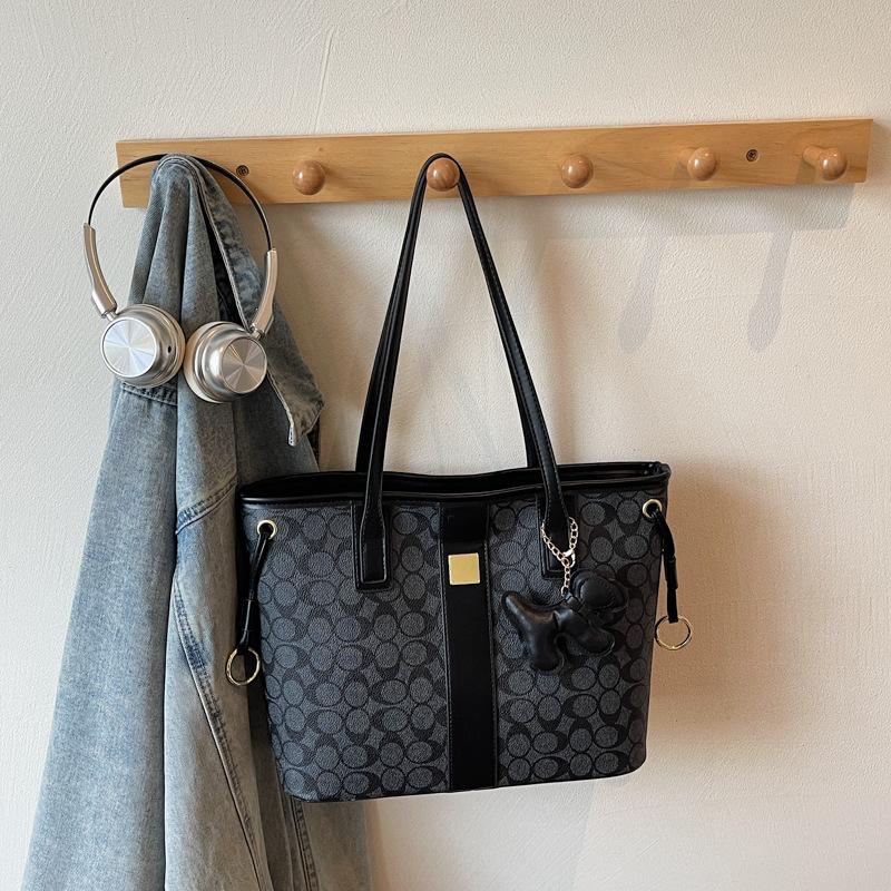 

Fashion large-capacity bag women s 2025 autumn and winter season new casual simple shoulder bag fashion casual commuter care Without pendant