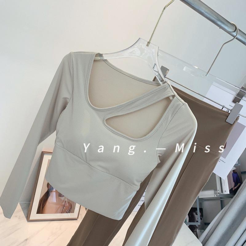 

Women s One-Shoulder Yoga Top with Chest Pad – Long Sleeve, Hollow Out Design, Sexy Fitness Wear Extra Extra Small чорний