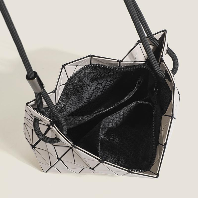 2026 Trendy Geometric Rhombus Women's Shoulder Bag: Fashionable, Simple Drawstring Design