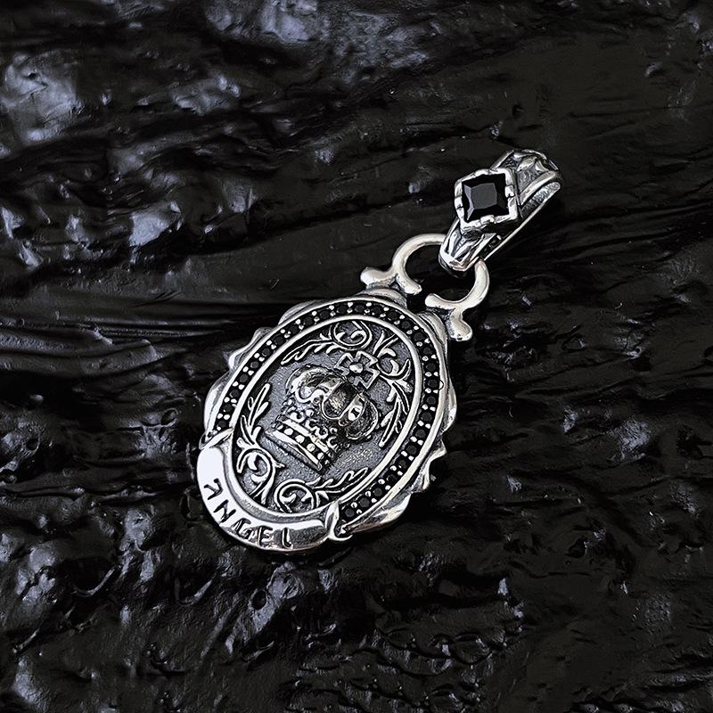 Vintage Embossed Crown Oval Pendant Necklace: Fashionable Women's Clavicle Sweater Chain