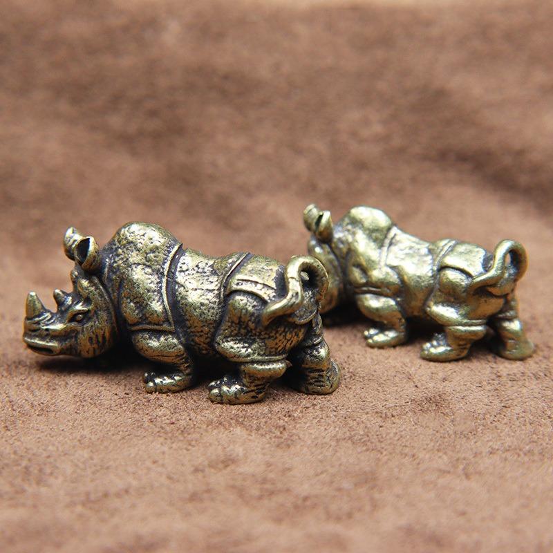 1PC Fatto a mano in puro rame carino rinoceronte miniature figurine solido ottone vintage rinoceronte ornamenti animali da tè decorazioni da tavolo artigianato