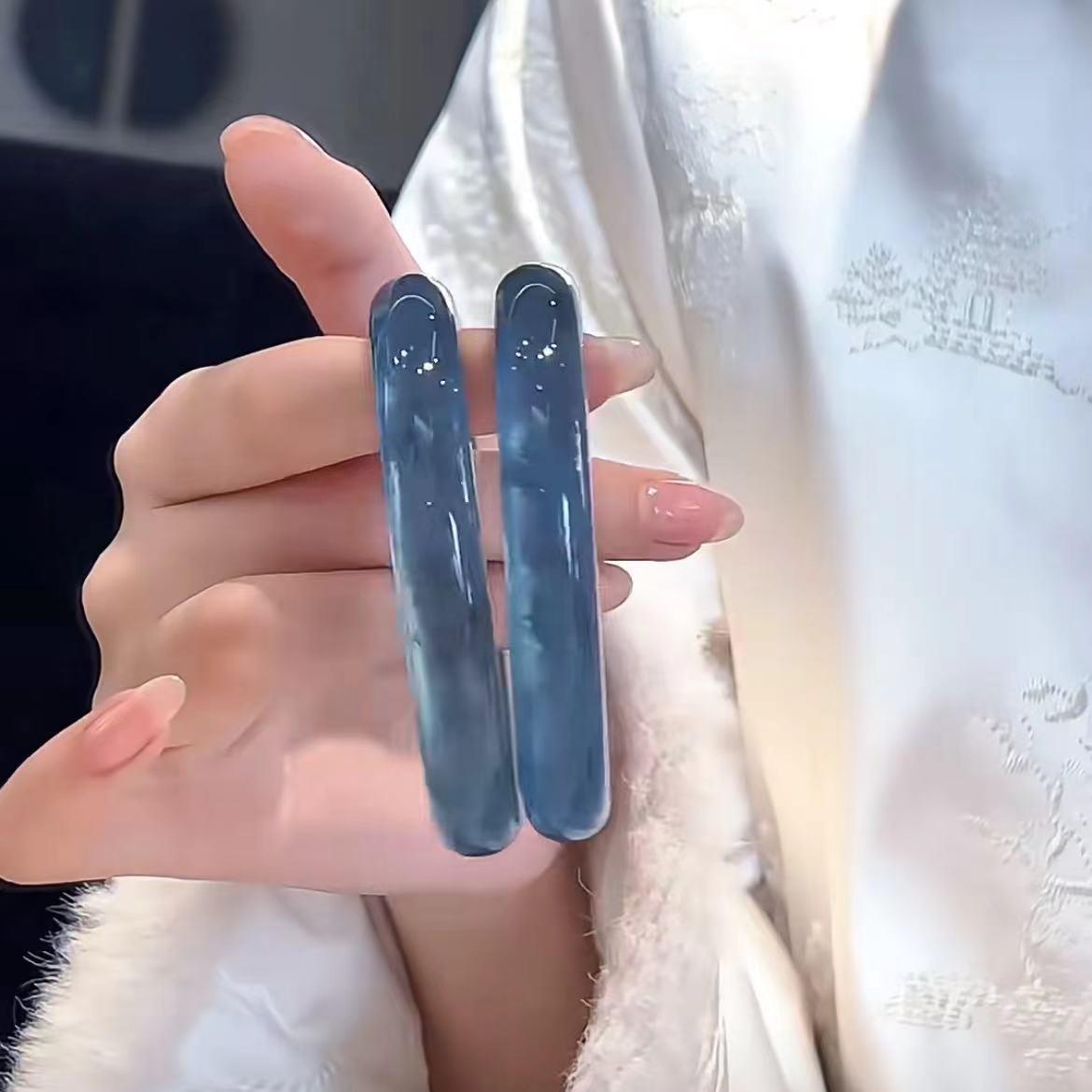 

Имитация халцедона круглый толстый браслет - китайский стиль чонсам, украшение для рук императорской наложницы. Width: 10mm, Inner Diameter: 58mm