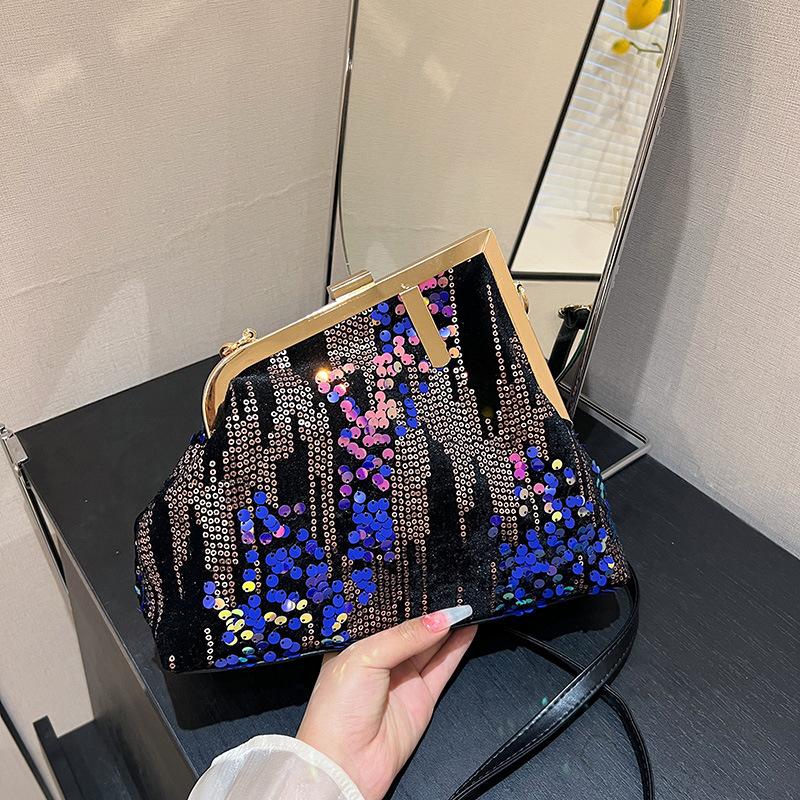 Women's bag new 2025 European and American fashion sequins retro shoulder bag ins Internet celebrity fringed messenger dinner bag