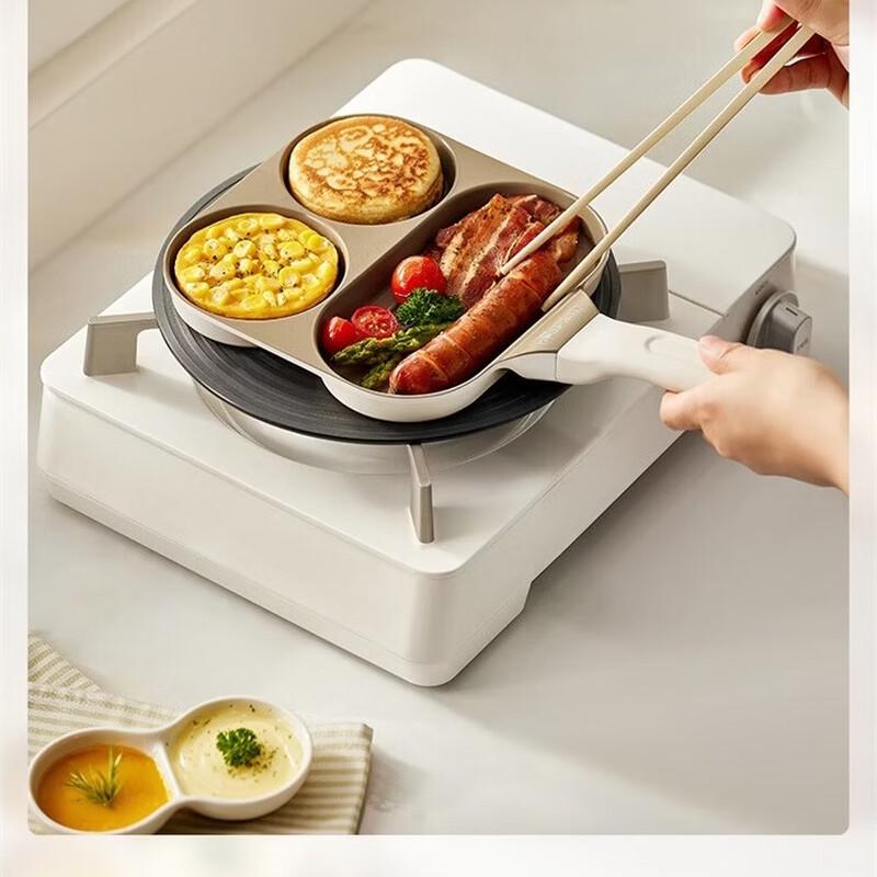 Bear 3-Hole Breakfast Frying Pan