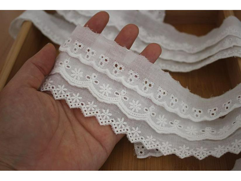 Exquisite Narrow Edge Cotton Lace with Small Floral Embroidery for Clothing Decoration