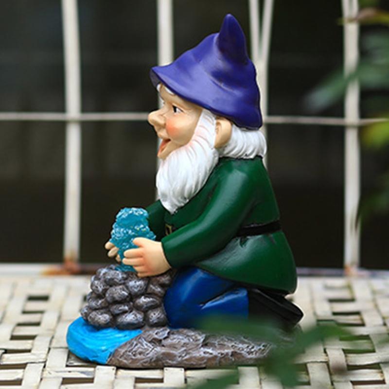 Garden Gnome Statues Outdoor Decoration Resin Solar Light Outdyoor Statue Led Garden Decoration Windproof Lamp Ornaments