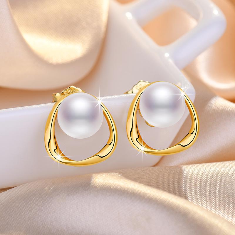 High-End Retro Pearl Circle Stud Earrings for Women - Light Luxury French Design, Perfect for Autumn and Winter
