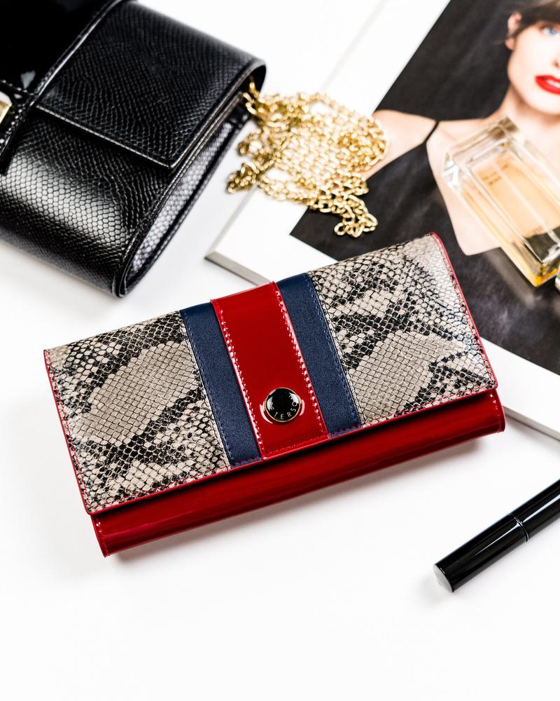 Elegant Women's Wallet with a Snakeskin Pattern - Peterson