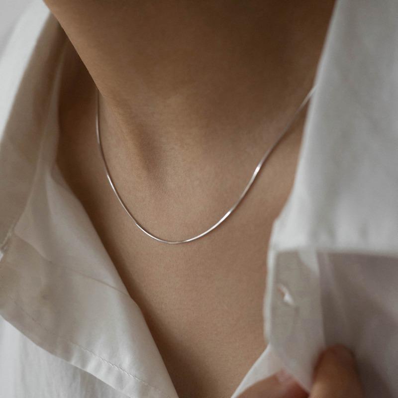 

Double-layered Snake Bone Fine Necklace for Women, A Small-scale High-end Elegant Simple Chain, Sweet and Cool Bone Chain A212