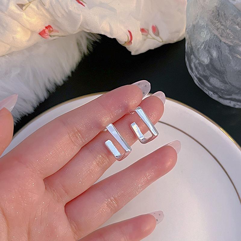 S925 Sterlingsilber Ohrnadeln neuer Temperament einfacher und kleiner Ohrstecker Damenohrringe Ohrlöcher Anti-Blockier-Ohrringe Schmuck