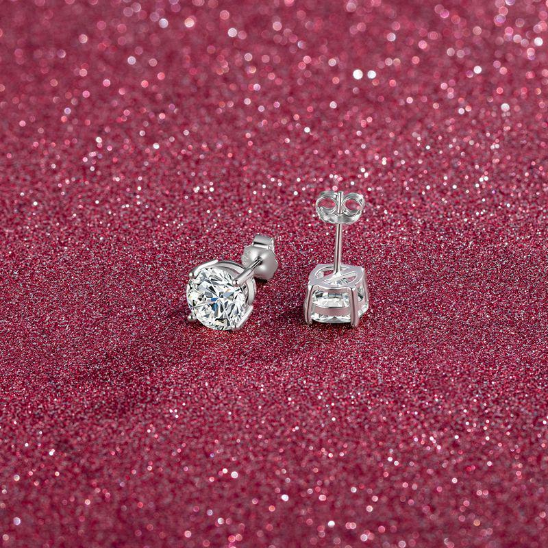 Kolczyki sztyfty ze srebra próby 925 z moissanitem na czterech ząbkach dla kobiet - Proste, Modne, Wszechstronne, Design dwukaratowy