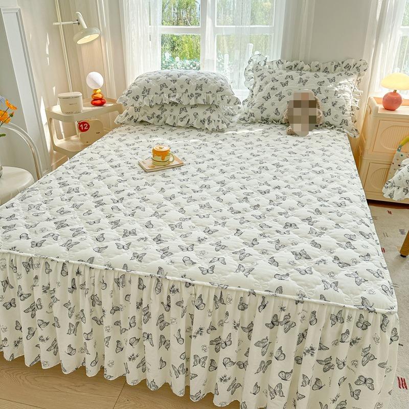 Four Season Universal Washed Cotton Bed Skirt Quilted Padded Thick Ventilate Bed Cover Three Piece Pastoral Floral Bed Sheet Set
