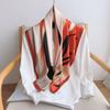 Version coréenne de la nouvelle mode printemps-été foulard carré en twill de soie grand format foulard en soie pour femme foulard décoratif contrastant châle serviette de plage