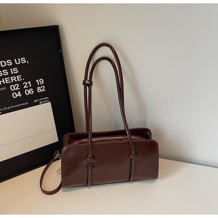 

Текстурированная маленькая квадратная сумка большой вместимости 2025 осень и зима новая модная на плечо подмышку ретро простая сумка для поездок