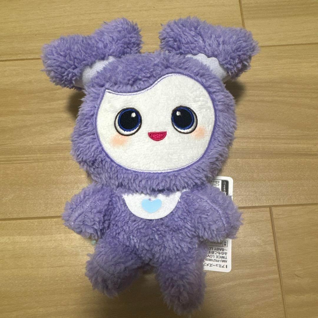 

[Б/У] TWICE LOVELYS Пушистая сидящая плюшевая игрушка Сана