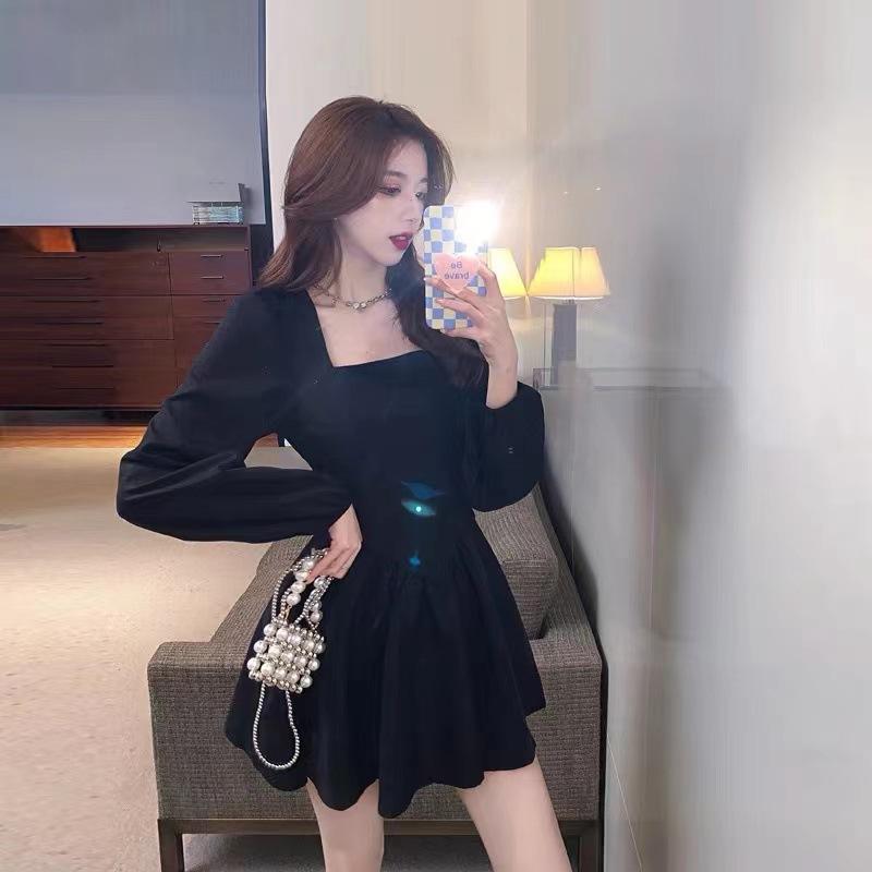 Small square neck French puffy dress autumn and winter bottoming waist pure desire Hepburn style small black dress new