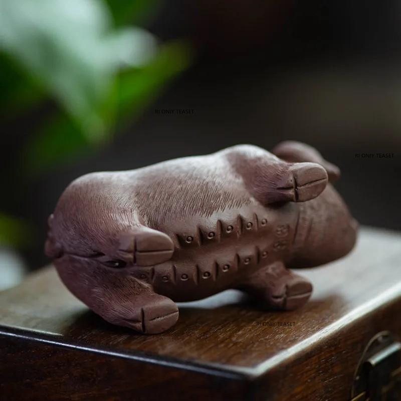 Pet da tè in argilla viola Yixing cinese Statuetta maialino carina Ornamenti Figurine da tè Scultura Decorazione Fatta a mano Decorazioni Set da tè cinese