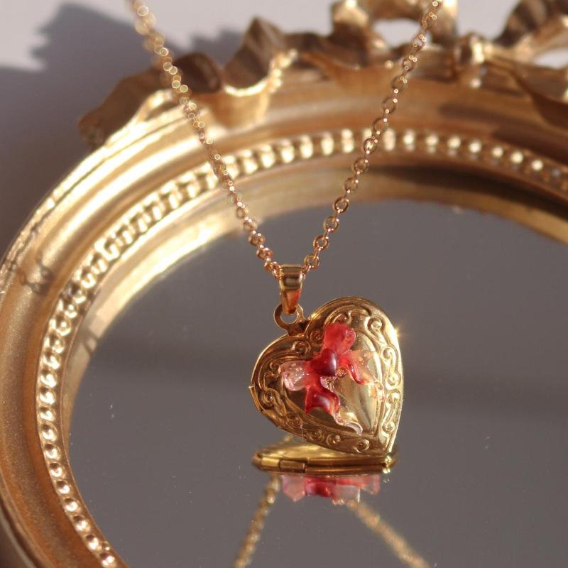 

Retro Gold Love Bow Photo Box Necklace Niche Can Be Opened And Closed Retro Style Personalized Accessories