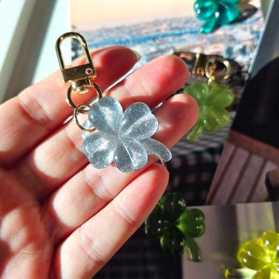 Lucky Twinkle Four-Leaf Clover Keychain Amulet Cheer Up Pass Gift