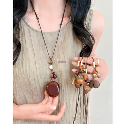 Collana Pendente Ghianda Zen: Nota di Testa Legnosa Etnica con Design Vegetale per Donne e Uomini