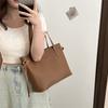 Simple Niche Tote Bag Women's 2025 New Spring Bag, Personalized and Beautiful Large-capacity Commuter Bag Shoulder Bag
