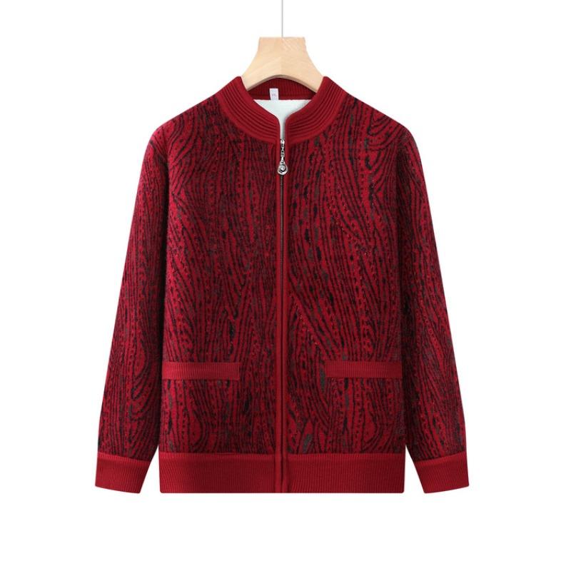 Middle-aged and old women's clothing thickened cardigan sweater year-old 0 mother clothing knitted sweater grandma autumn clothing new velvet jacket